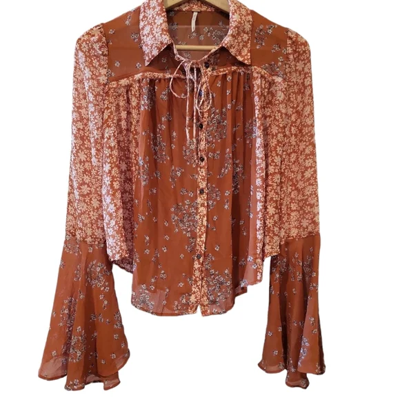 Free People bohemian blouse floral print button-up bell sleeves flowy feminine - Picture 10 of 11